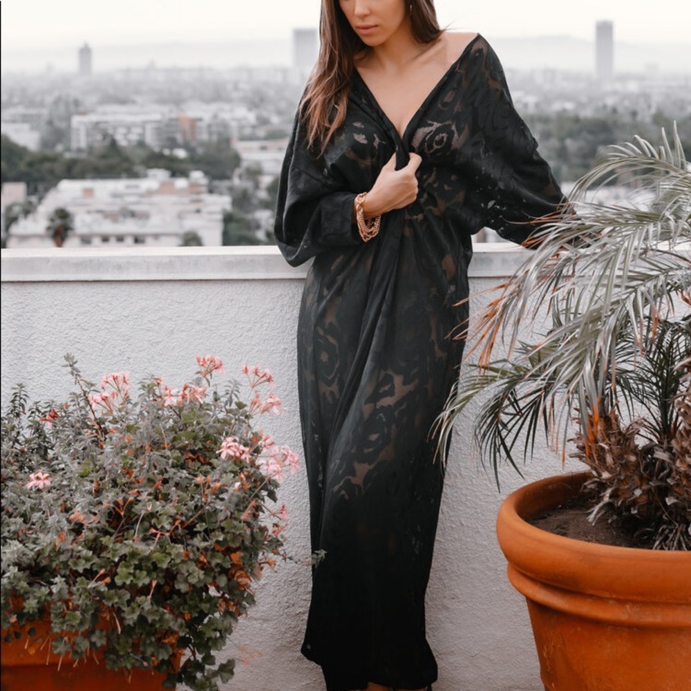 Black robe -cape